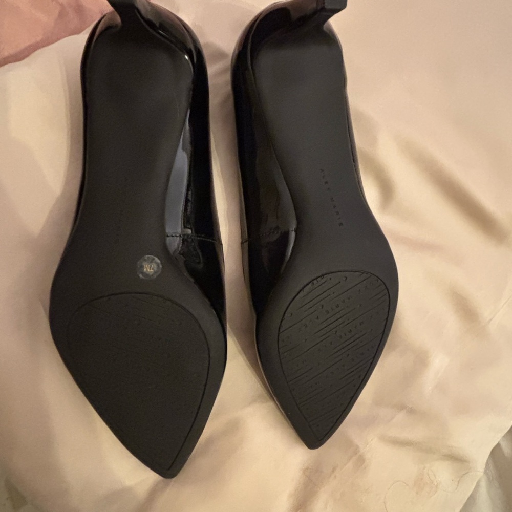 Alex Marie Black Patent • Man Made • kitten Heel Pumps • sleek • Dillards brand• - Picture 8 of 17